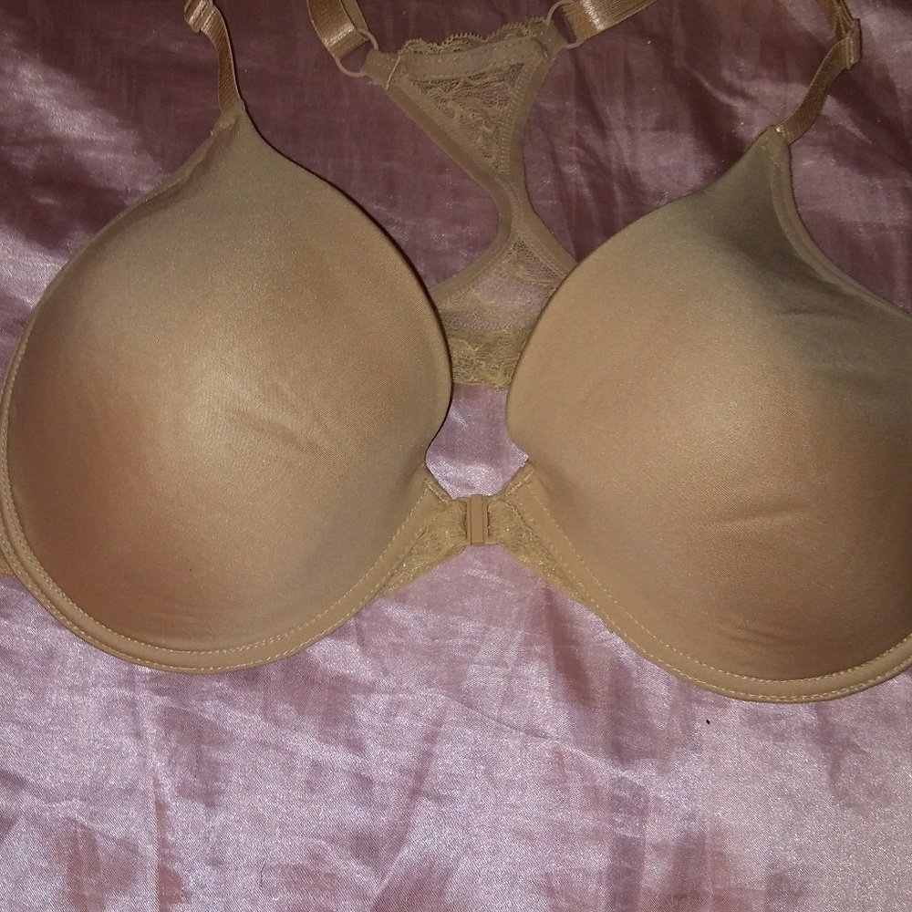 Women's Brand JI Bra Size 40C
